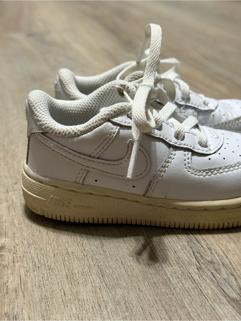 Nike White Kids Sneakers with Cream Sole - Picture 4 of 4
